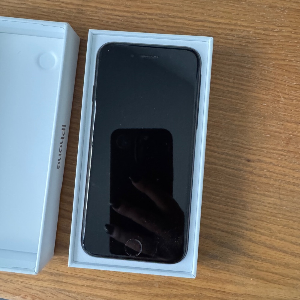Apple iPhone SE